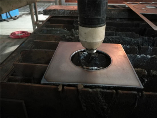 Machine de découpe au plasma CNC en porte-à-faux portable pour profilé d'aluminium