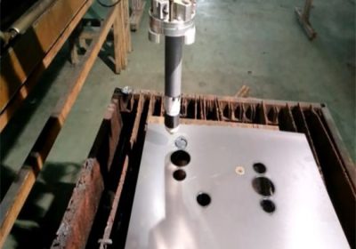 Machine de gravure de table à plasma pour tôles de fer coupées à partir de matériaux métalliques
